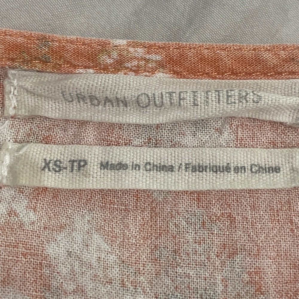 Urban Outfitters Women Crop Top Twist Front Floral XS Peach Boho‎ Cottagecore - Picture 3 of 4